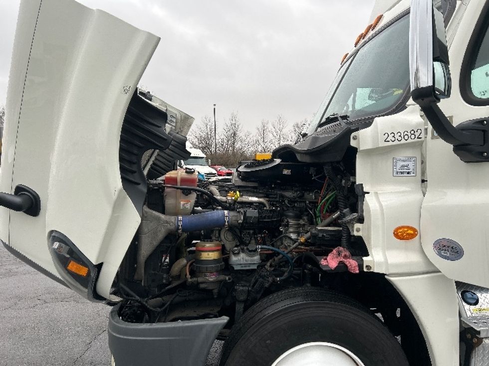 Day Cab Tractor-Heavy Duty Tractors-Freightliner-2019-Cascadia 12542ST-Obetz-OH-355,803\n\t\tmiles-$ 28,750 - Image 16