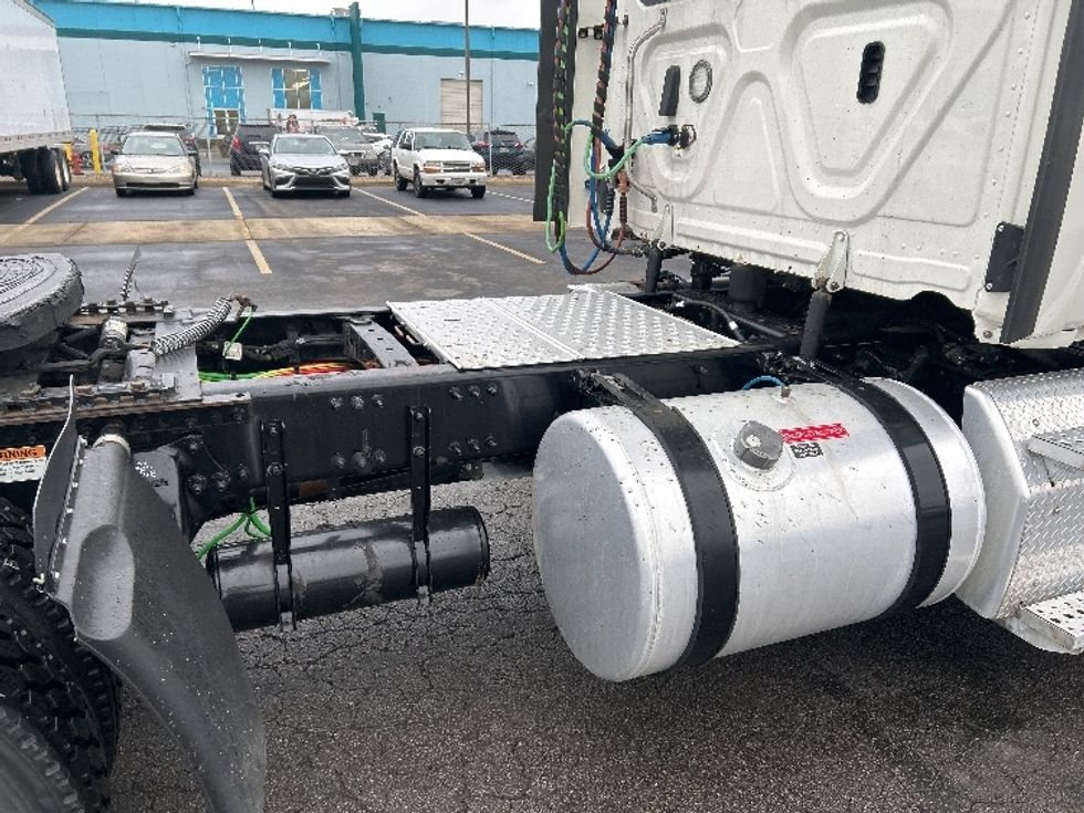 Day Cab Tractor-Heavy Duty Tractors-Freightliner-2019-Cascadia 12542ST-Obetz-OH-355,803\n\t\tmiles-$ 28,750 - Image 18