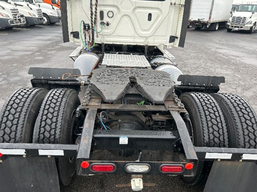 Day Cab Tractor-Heavy Duty Tractors-Freightliner-2019-Cascadia 12542ST-Obetz-OH-355,803\n\t\tmiles-$ 28,750 - Image 6