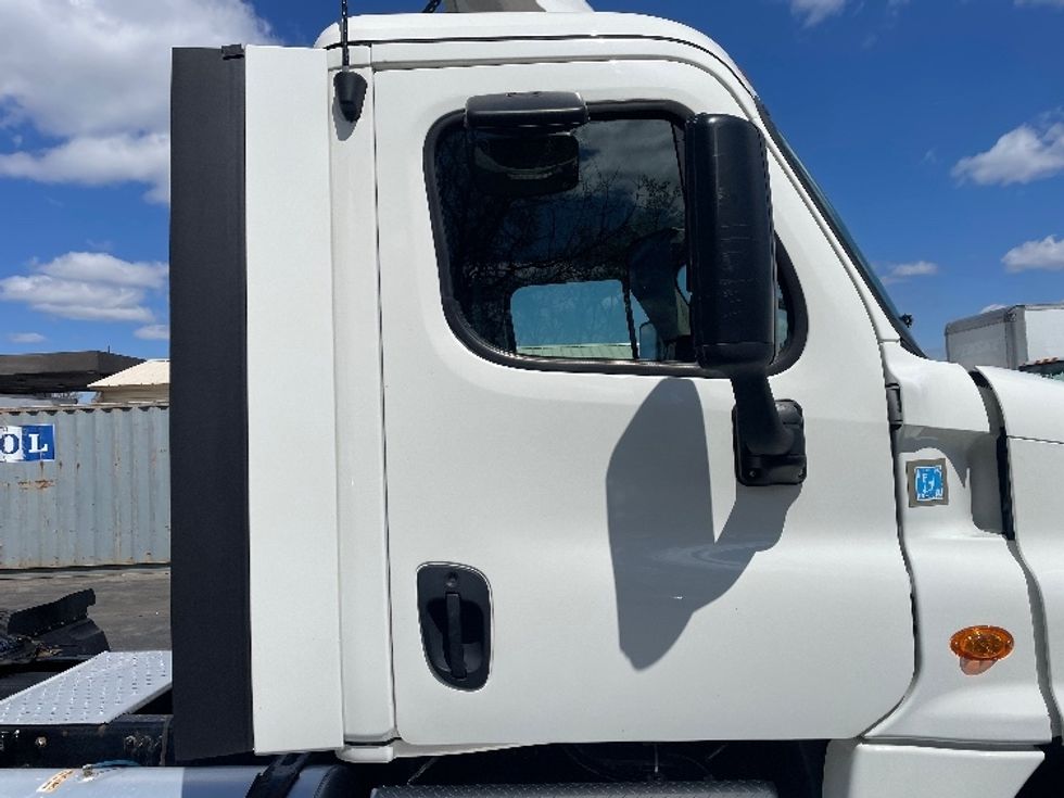 Day Cab Tractor-Heavy Duty Tractors-Freightliner-2019-Cascadia 12542ST-Obetz-OH-377,873\n\t\tmiles-$ 32,750 - Image 17
