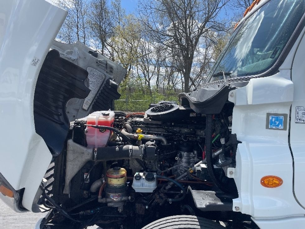 Day Cab Tractor-Heavy Duty Tractors-Freightliner-2019-Cascadia 12542ST-Obetz-OH-377,873\n\t\tmiles-$ 32,750 - Image 20