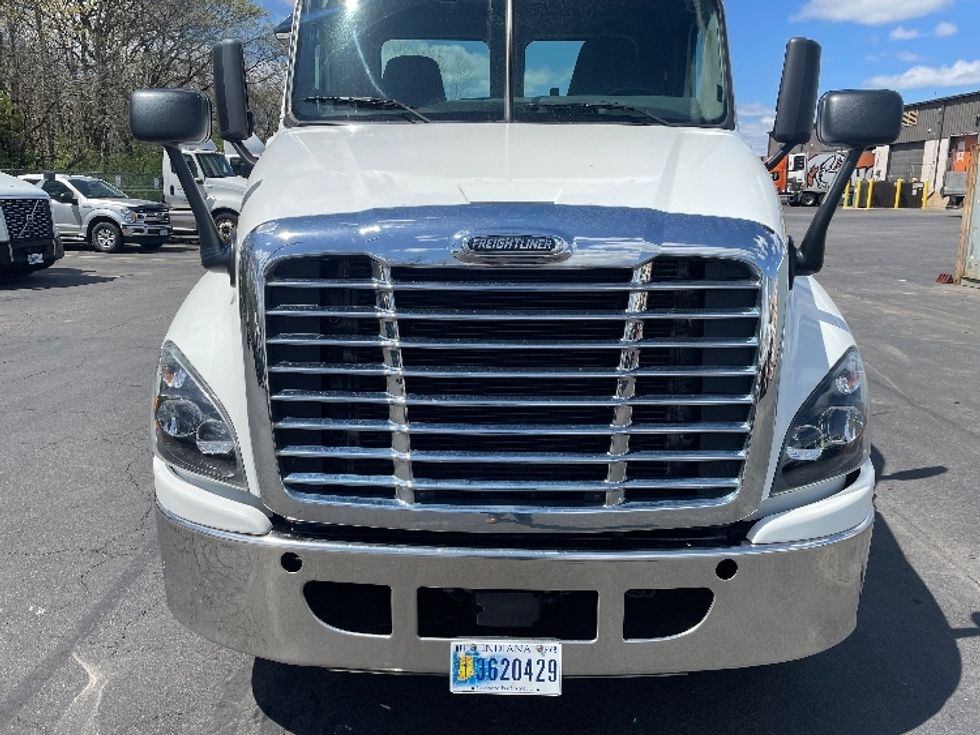 Day Cab Tractor-Heavy Duty Tractors-Freightliner-2019-Cascadia 12542ST-Obetz-OH-377,873\n\t\tmiles-$ 32,750 - Image 21