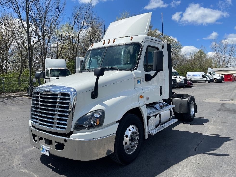 2019 Freightliner Cascadia 125" Sleeper Cab photo 3