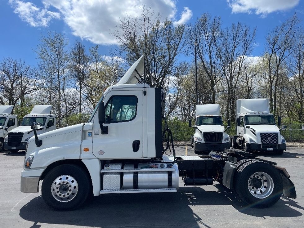2019 Freightliner Cascadia 125" Sleeper Cab photo 4