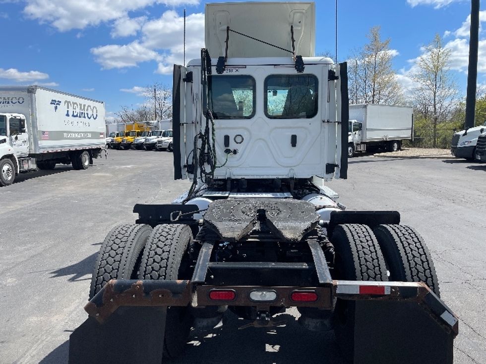 Day Cab Tractor-Heavy Duty Tractors-Freightliner-2019-Cascadia 12542ST-Obetz-OH-377,873\n\t\tmiles-$ 32,750 - Image 6