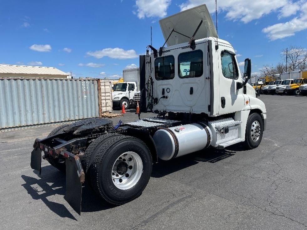 Day Cab Tractor-Heavy Duty Tractors-Freightliner-2019-Cascadia 12542ST-Obetz-OH-377,873\n\t\tmiles-$ 32,750 - Image 7