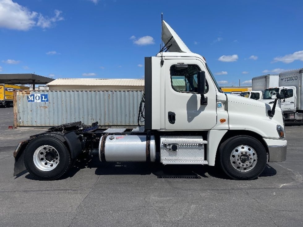 Day Cab Tractor-Heavy Duty Tractors-Freightliner-2019-Cascadia 12542ST-Obetz-OH-377,873\n\t\tmiles-$ 32,750 - Image 8