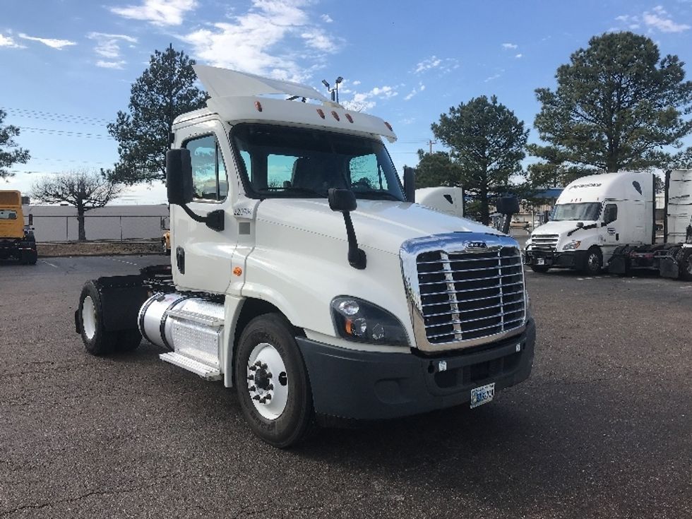 Day Cab Tractor-Heavy Duty Tractors-Freightliner-2019-Cascadia 12542ST-Olive Branch-MS-207,802\n\t\tmiles-$ 50,500 - Image 1