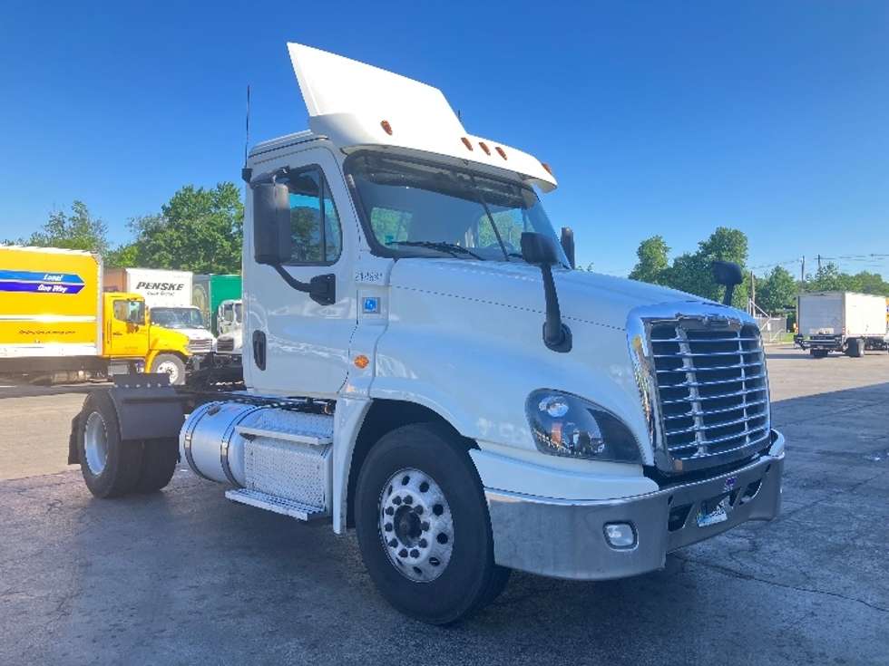 Day Cab Tractor-Heavy Duty Tractors-Freightliner-2019-Cascadia 12542ST-Parsippany-NJ-239,434
miles-$ 34,000