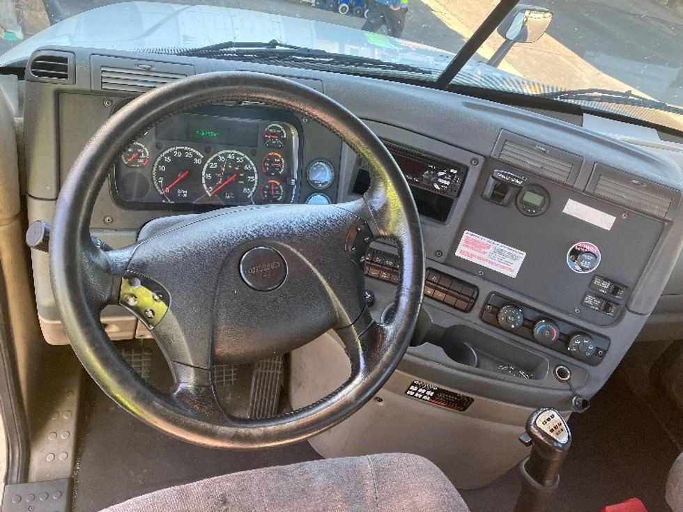 Day Cab Tractor-Heavy Duty Tractors-Freightliner-2019-Cascadia 12542ST-Parsippany-NJ-239,434\n\t\tmiles-$ 34,000 - Image 11