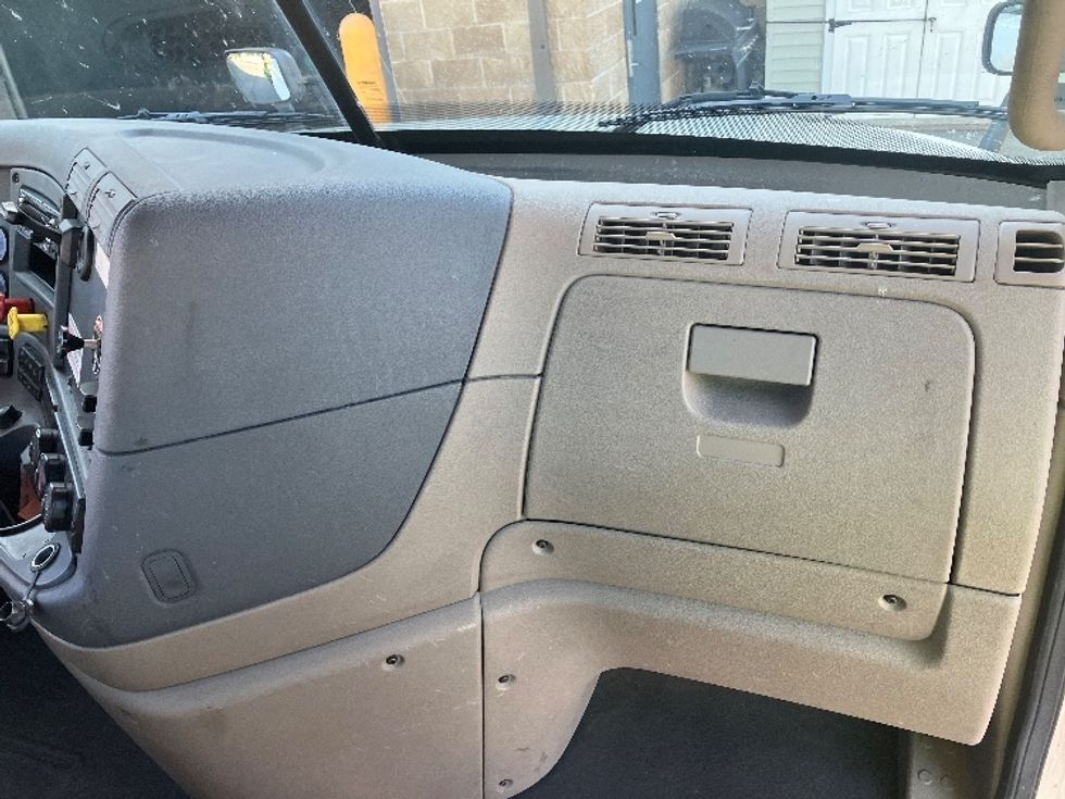 Day Cab Tractor-Heavy Duty Tractors-Freightliner-2019-Cascadia 12542ST-Parsippany-NJ-239,434\n\t\tmiles-$ 34,000 - Image 13