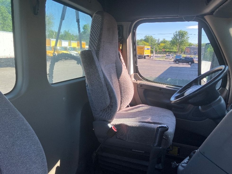 Day Cab Tractor-Heavy Duty Tractors-Freightliner-2019-Cascadia 12542ST-Parsippany-NJ-239,434\n\t\tmiles-$ 34,000 - Image 14