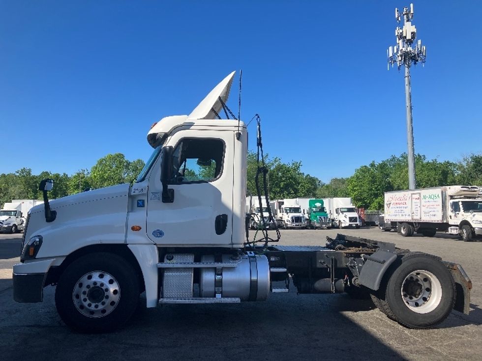 Day Cab Tractor-Heavy Duty Tractors-Freightliner-2019-Cascadia 12542ST-Parsippany-NJ-239,434\n\t\tmiles-$ 34,000 - Image 4