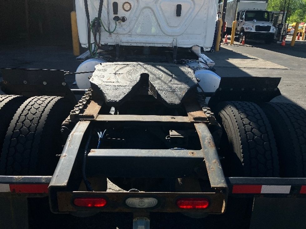 Day Cab Tractor-Heavy Duty Tractors-Freightliner-2019-Cascadia 12542ST-Parsippany-NJ-239,434\n\t\tmiles-$ 34,000 - Image 6