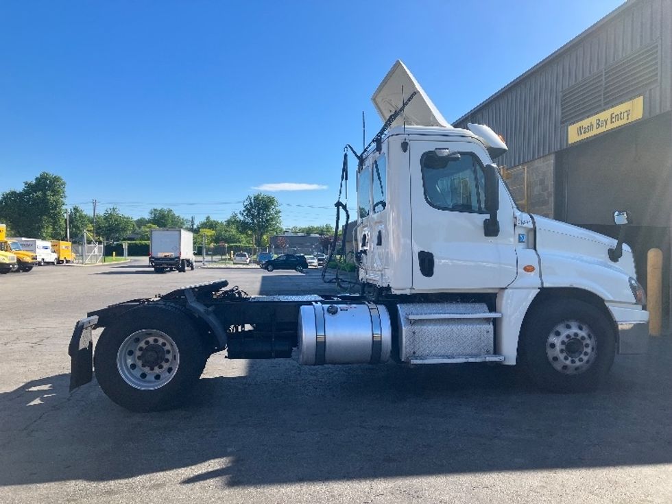 Day Cab Tractor-Heavy Duty Tractors-Freightliner-2019-Cascadia 12542ST-Parsippany-NJ-239,434\n\t\tmiles-$ 34,000 - Image 8