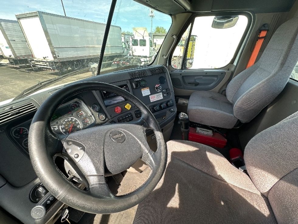 Day Cab Tractor-Heavy Duty Tractors-Freightliner-2019-Cascadia 12542ST-Parsippany-NJ-260,941\n\t\tmiles-$ 33,000 - Image 10