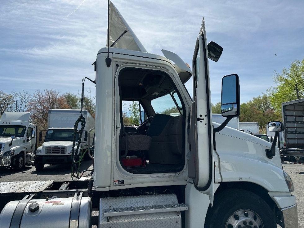 Day Cab Tractor-Heavy Duty Tractors-Freightliner-2019-Cascadia 12542ST-Parsippany-NJ-260,941\n\t\tmiles-$ 33,000 - Image 12