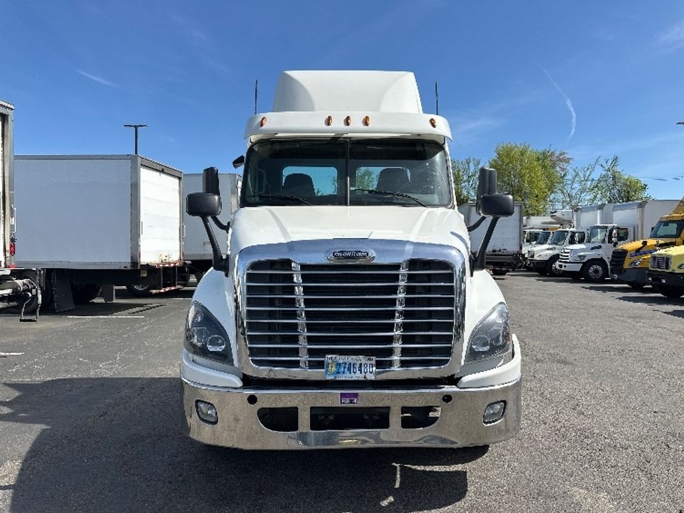 Day Cab Tractor-Heavy Duty Tractors-Freightliner-2019-Cascadia 12542ST-Parsippany-NJ-260,941\n\t\tmiles-$ 33,000 - Image 2