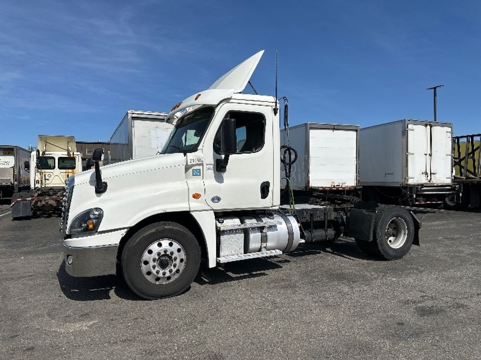 Day Cab Tractor-Heavy Duty Tractors-Freightliner-2019-Cascadia 12542ST-Parsippany-NJ-260,941\n\t\tmiles-$ 33,000 - Image 3