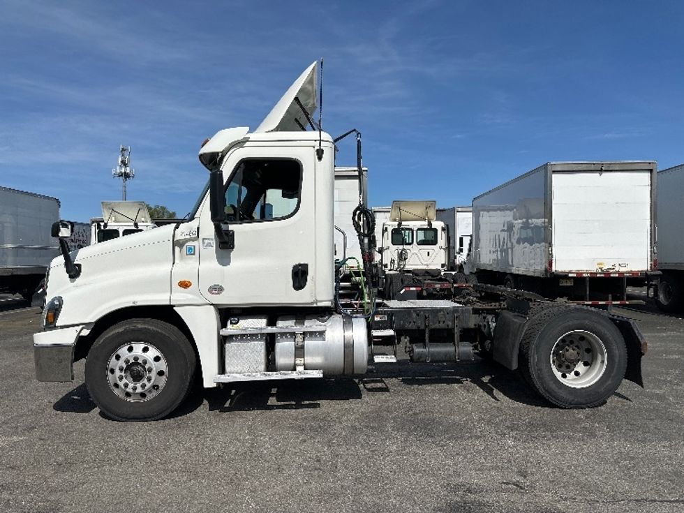Day Cab Tractor-Heavy Duty Tractors-Freightliner-2019-Cascadia 12542ST-Parsippany-NJ-260,941\n\t\tmiles-$ 33,000 - Image 4