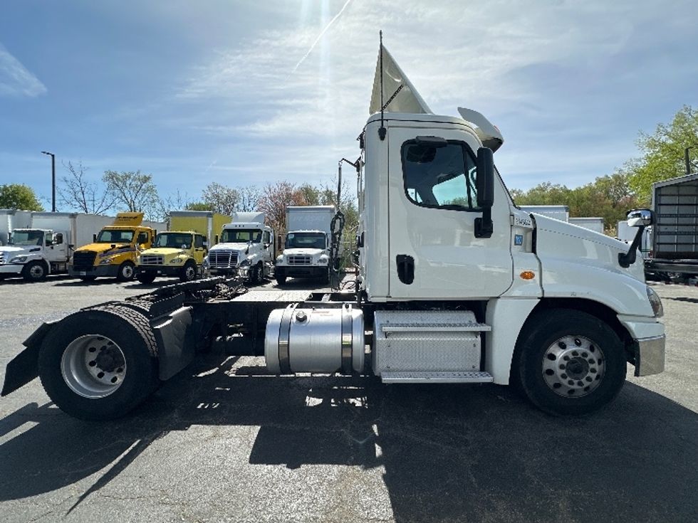 Day Cab Tractor-Heavy Duty Tractors-Freightliner-2019-Cascadia 12542ST-Parsippany-NJ-260,941\n\t\tmiles-$ 33,000 - Image 8