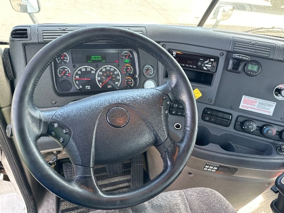 Day Cab Tractor-Heavy Duty Tractors-Freightliner-2019-Cascadia 12542ST-Parsippany-NJ-274,642\n\t\tmiles-$ 32,500 - Image 11