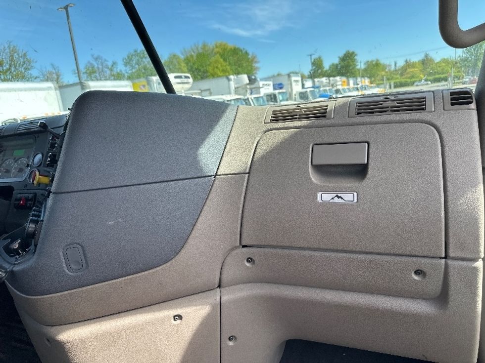 Day Cab Tractor-Heavy Duty Tractors-Freightliner-2019-Cascadia 12542ST-Parsippany-NJ-274,642\n\t\tmiles-$ 32,500 - Image 13