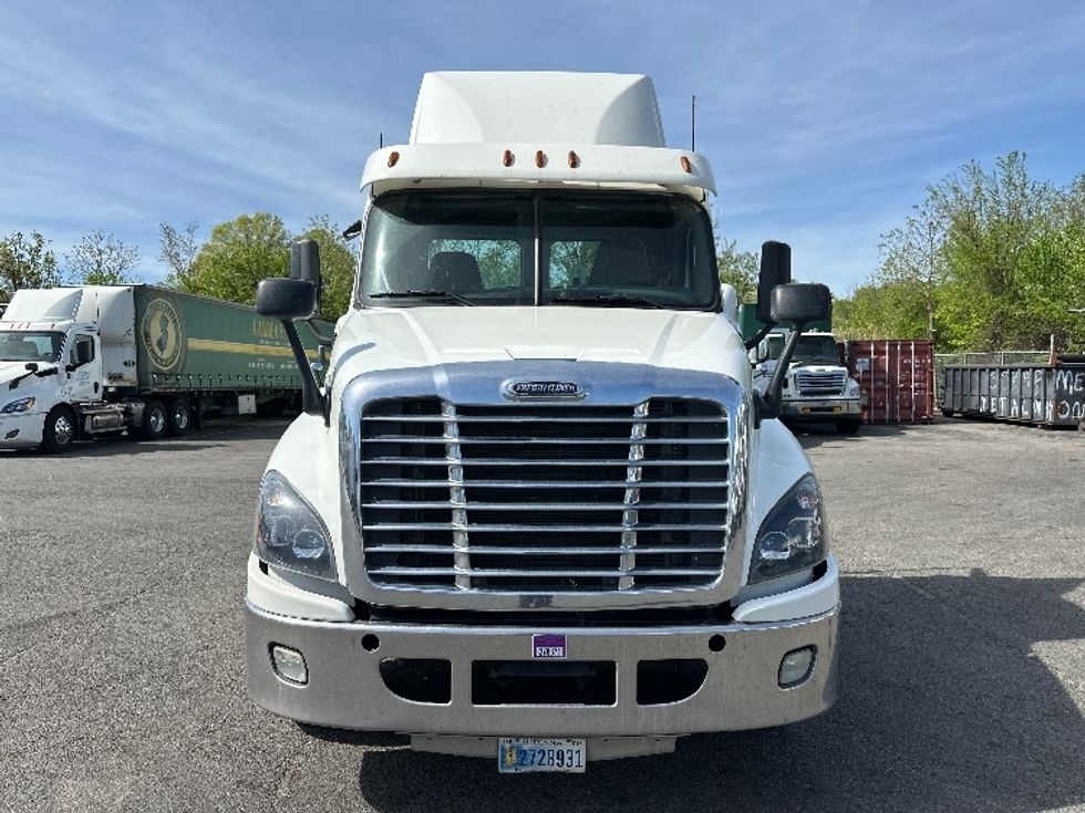 Day Cab Tractor-Heavy Duty Tractors-Freightliner-2019-Cascadia 12542ST-Parsippany-NJ-274,642\n\t\tmiles-$ 32,500 - Image 2