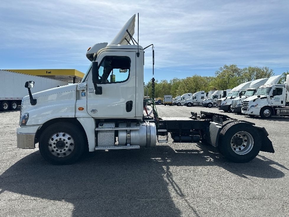 Day Cab Tractor-Heavy Duty Tractors-Freightliner-2019-Cascadia 12542ST-Parsippany-NJ-274,642\n\t\tmiles-$ 32,500 - Image 4