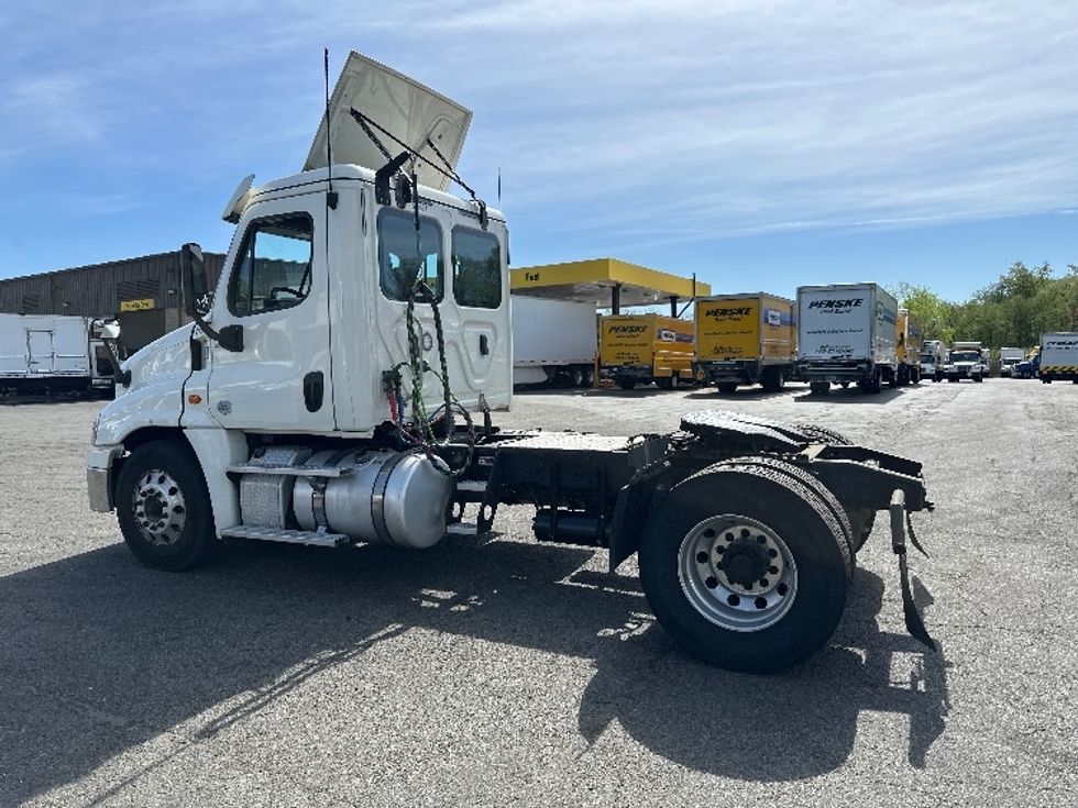 Day Cab Tractor-Heavy Duty Tractors-Freightliner-2019-Cascadia 12542ST-Parsippany-NJ-274,642\n\t\tmiles-$ 32,500 - Image 5