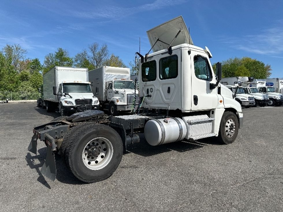 Day Cab Tractor-Heavy Duty Tractors-Freightliner-2019-Cascadia 12542ST-Parsippany-NJ-274,642\n\t\tmiles-$ 32,500 - Image 7