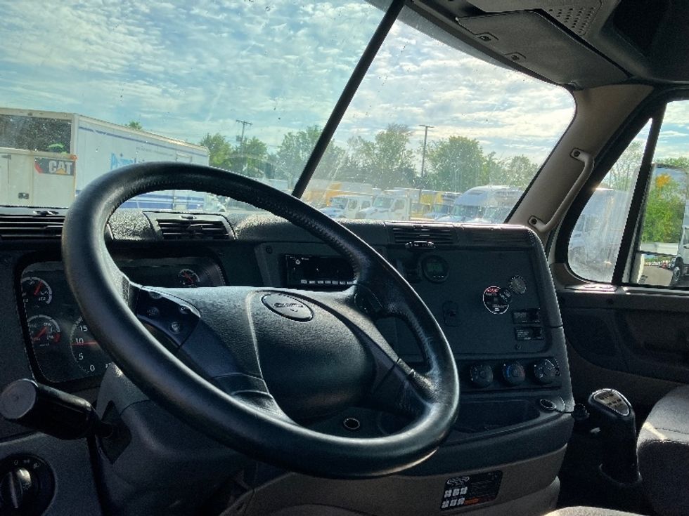 Day Cab Tractor-Heavy Duty Tractors-Freightliner-2019-Cascadia 12542ST-Parsippany-NJ-309,232\n\t\tmiles-$ 30,750 - Image 10