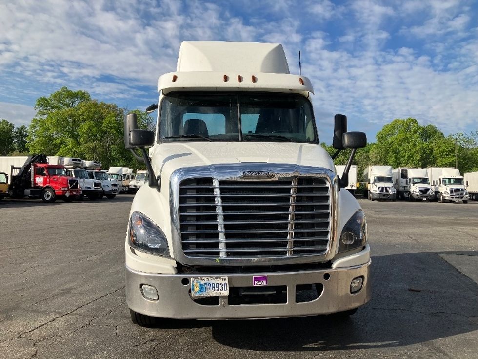 Day Cab Tractor-Heavy Duty Tractors-Freightliner-2019-Cascadia 12542ST-Parsippany-NJ-309,232\n\t\tmiles-$ 30,750 - Image 2