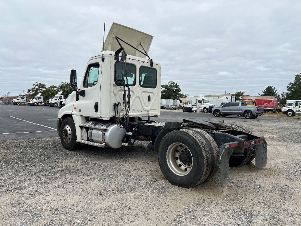 Day Cab Tractor-Heavy Duty Tractors-Freightliner-2019-Cascadia 12542ST-Pennsauken-NJ-351,468\n\t\tmiles-$ 35,750 - Image 5