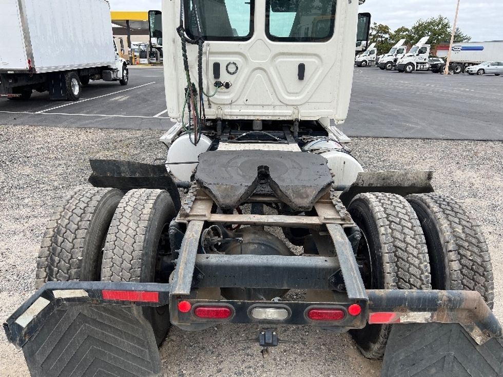 Day Cab Tractor-Heavy Duty Tractors-Freightliner-2019-Cascadia 12542ST-Pennsauken-NJ-351,468\n\t\tmiles-$ 35,750 - Image 6