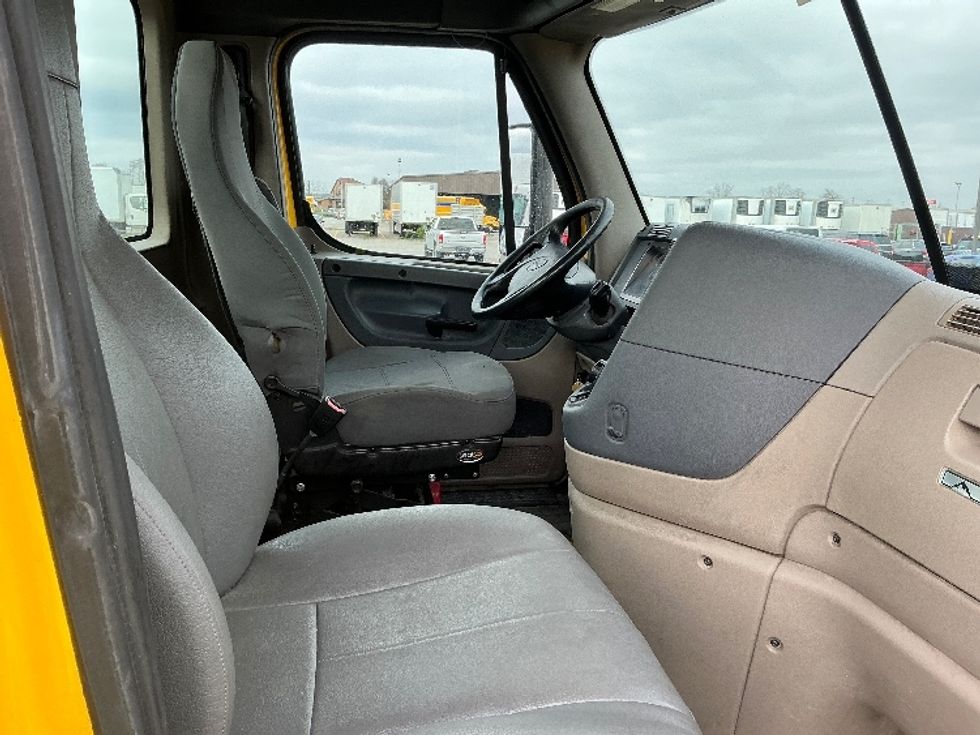 Day Cab Tractor-Heavy Duty Tractors-Freightliner-2019-Cascadia 12542ST-Piqua-OH-410,658\n\t\tmiles-$ 23,000 - Image 14