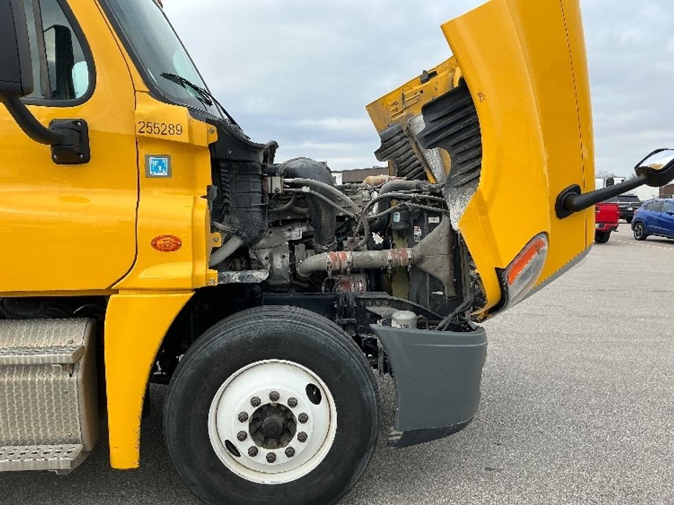 Day Cab Tractor-Heavy Duty Tractors-Freightliner-2019-Cascadia 12542ST-Piqua-OH-410,658\n\t\tmiles-$ 23,000 - Image 15