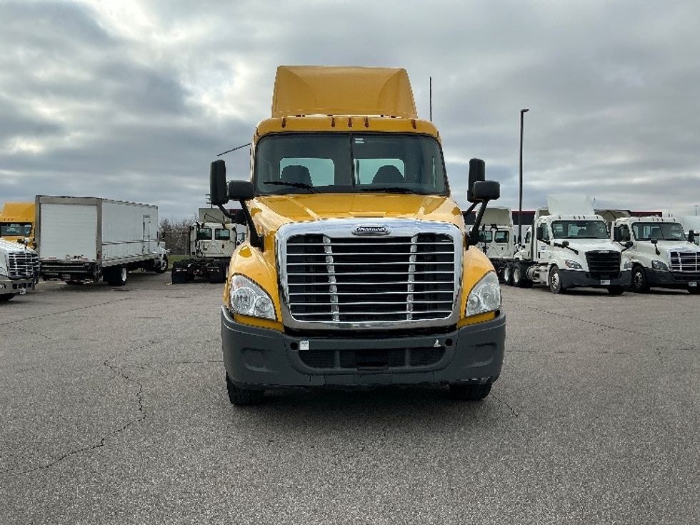 Day Cab Tractor-Heavy Duty Tractors-Freightliner-2019-Cascadia 12542ST-Piqua-OH-410,658\n\t\tmiles-$ 23,000 - Image 2
