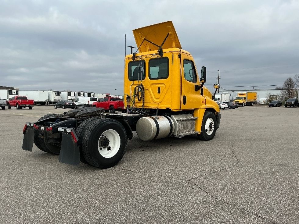Day Cab Tractor-Heavy Duty Tractors-Freightliner-2019-Cascadia 12542ST-Piqua-OH-410,658\n\t\tmiles-$ 23,000 - Image 7
