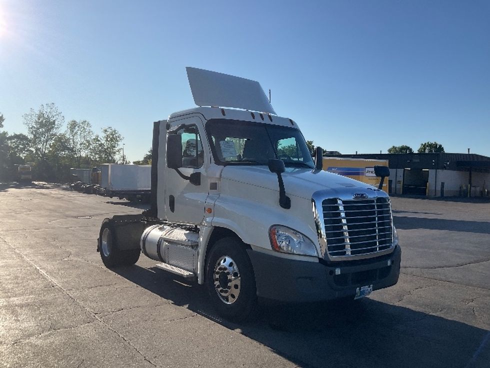 Day Cab Tractor-Heavy Duty Tractors-Freightliner-2019-Cascadia 12542ST-Piqua-OH-427,794\n\t\tmiles-$ 30,000 - Image 1