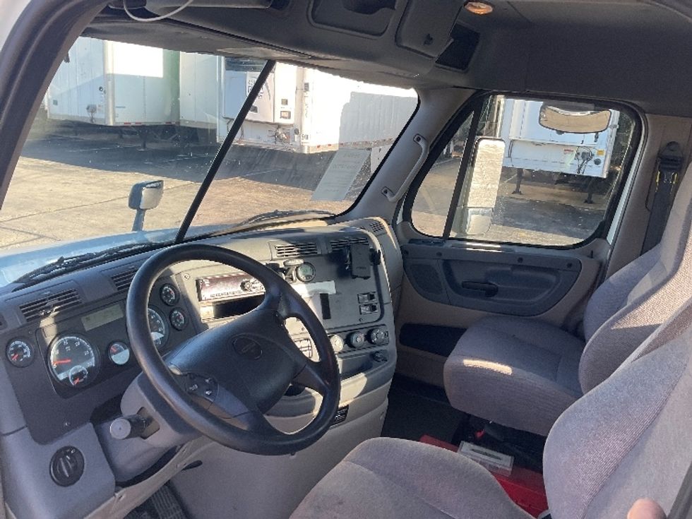 Day Cab Tractor-Heavy Duty Tractors-Freightliner-2019-Cascadia 12542ST-Piqua-OH-427,794\n\t\tmiles-$ 30,000 - Image 10