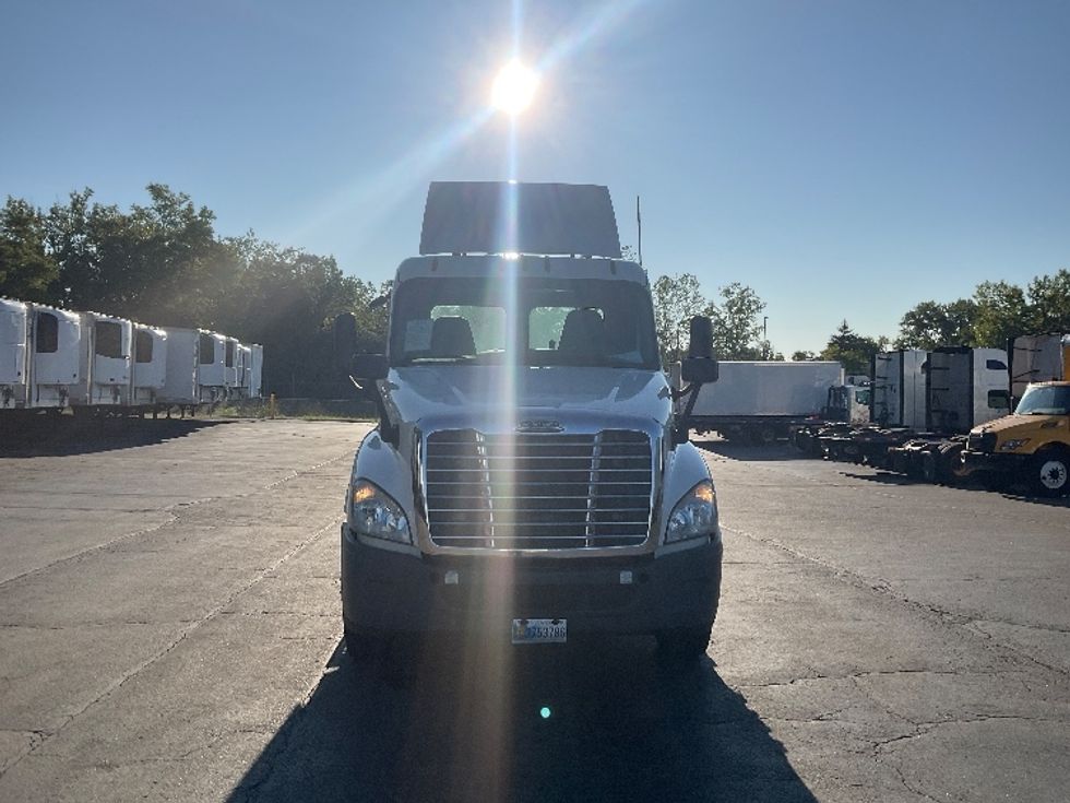 Day Cab Tractor-Heavy Duty Tractors-Freightliner-2019-Cascadia 12542ST-Piqua-OH-427,794\n\t\tmiles-$ 30,000 - Image 2