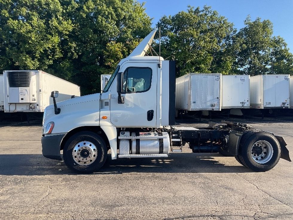 Day Cab Tractor-Heavy Duty Tractors-Freightliner-2019-Cascadia 12542ST-Piqua-OH-427,794\n\t\tmiles-$ 30,000 - Image 4
