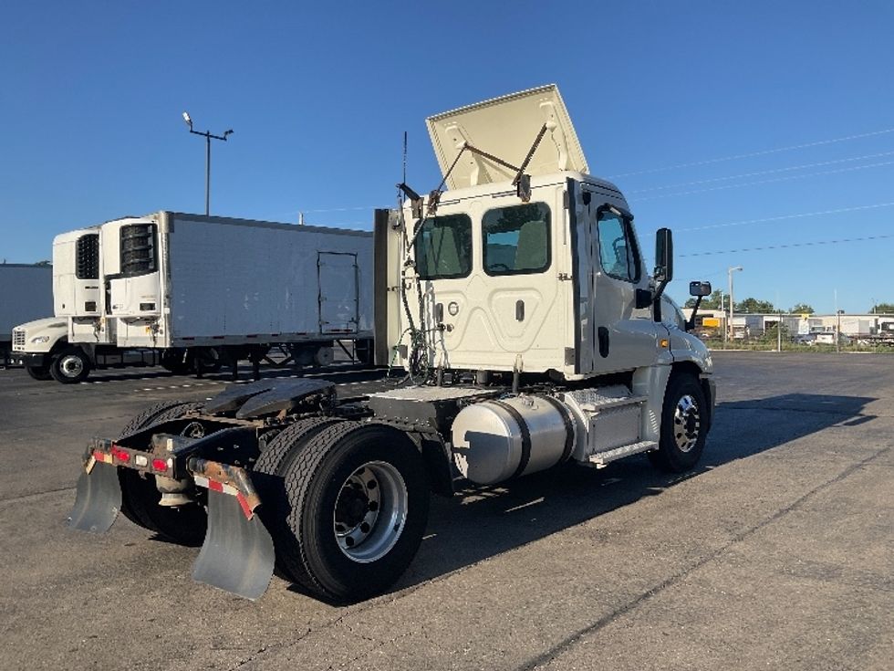 Day Cab Tractor-Heavy Duty Tractors-Freightliner-2019-Cascadia 12542ST-Piqua-OH-427,794\n\t\tmiles-$ 30,000 - Image 7