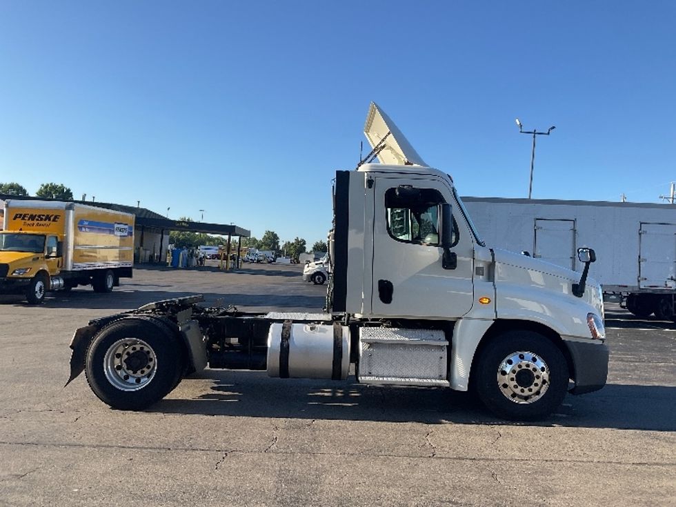 Day Cab Tractor-Heavy Duty Tractors-Freightliner-2019-Cascadia 12542ST-Piqua-OH-427,794\n\t\tmiles-$ 30,000 - Image 8