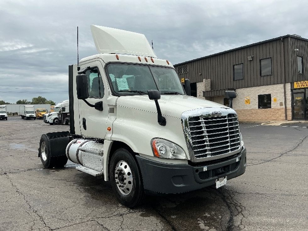 Day Cab Tractor-Heavy Duty Tractors-Freightliner-2019-Cascadia 12542ST-Piqua-OH-476,601\n\t\tmiles-$ 27,750 - Image 1