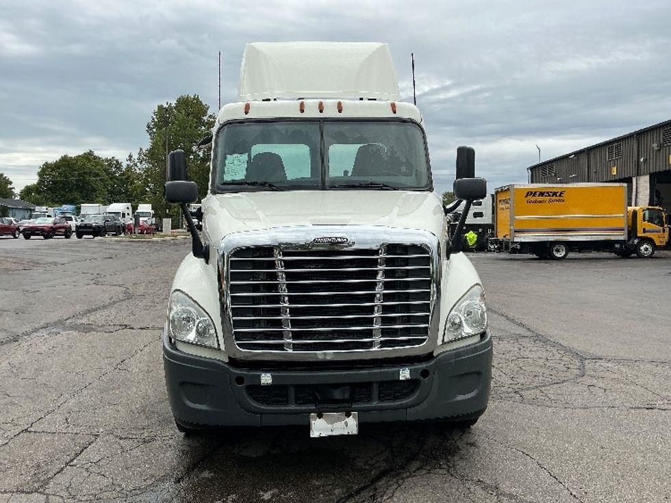 Day Cab Tractor-Heavy Duty Tractors-Freightliner-2019-Cascadia 12542ST-Piqua-OH-476,601\n\t\tmiles-$ 27,750 - Image 2
