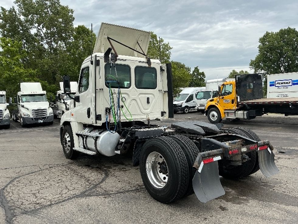 Day Cab Tractor-Heavy Duty Tractors-Freightliner-2019-Cascadia 12542ST-Piqua-OH-476,601\n\t\tmiles-$ 27,750 - Image 5