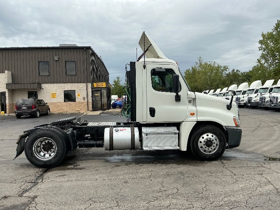 Day Cab Tractor-Heavy Duty Tractors-Freightliner-2019-Cascadia 12542ST-Piqua-OH-476,601\n\t\tmiles-$ 27,750 - Image 8