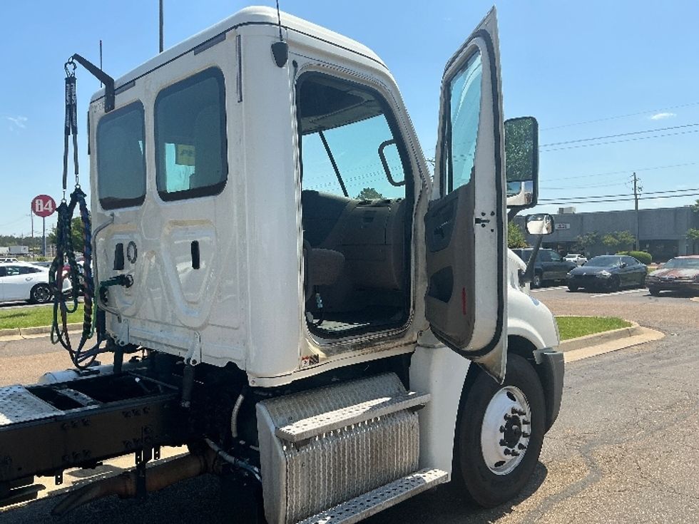 Day Cab Tractor-Heavy Duty Tractors-Freightliner-2019-Cascadia 12542ST-Richland-MS-722,062\n\t\tmiles-$ 21,500 - Image 12